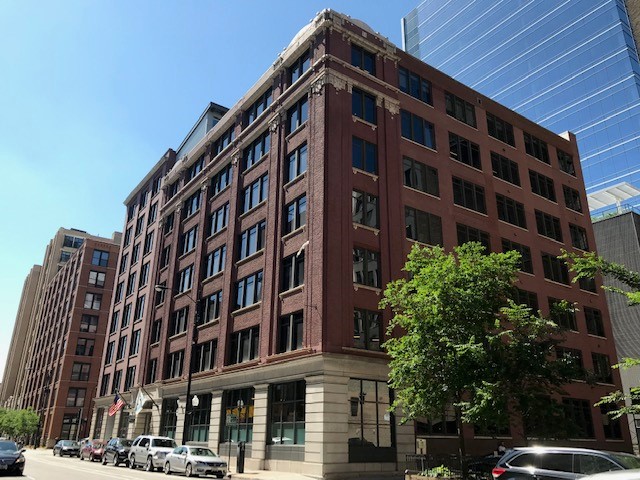 626 W. Jackson building photo