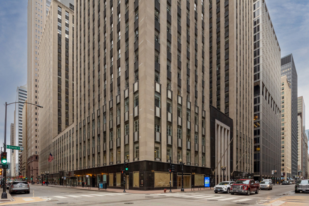 135 S. LaSalle building photo