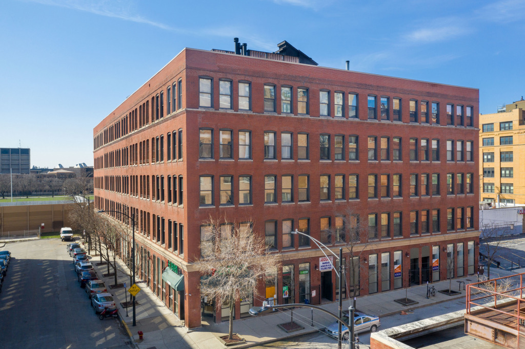 845 W. Van Buren / 400 S. Green building photo