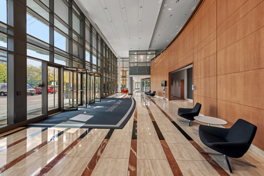 Pointe O'Hare lobby
