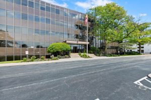 Touhy Office Plaza building photo