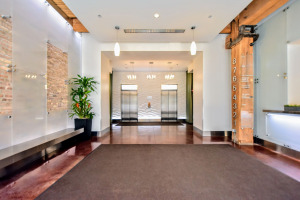 626 W. Jackson lobby