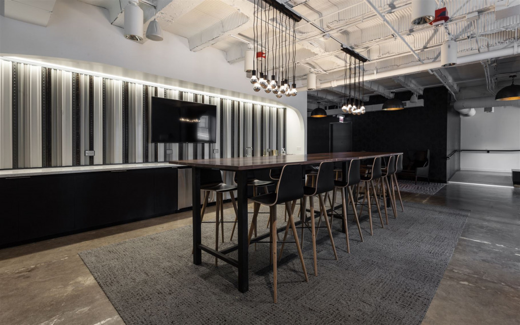 One LaSalle lounge area